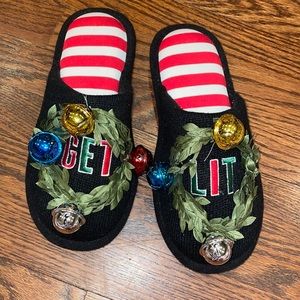 GET LIT 🔥 me slip on